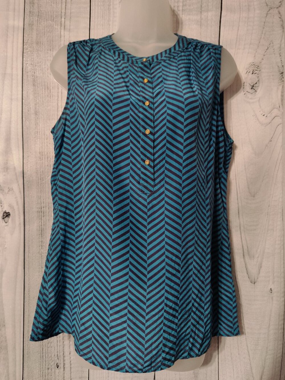 Banana Republic 100% Silk Chevron Stripe Button Placket Sleeveless Blouse